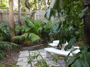 Queen Suite #6, Full Kitchen, Ground Floor, Pool View, Private Bathroom | Room amenity - Alexander Palms Court (Key West)