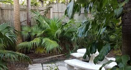 Alexander Palms Court