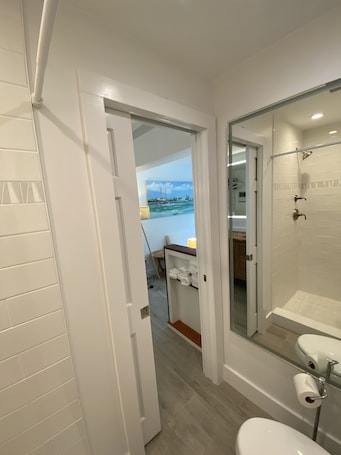 Standard Double Room | Bathroom. Alexander Palms Court