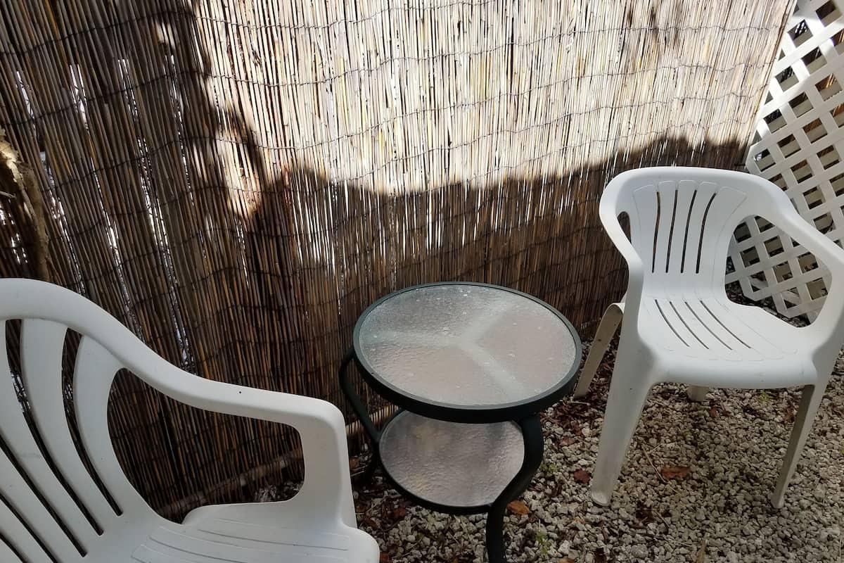 Queen Studio #4, Full Kitchen, Ground Floor, Pool View, Private Bathroom