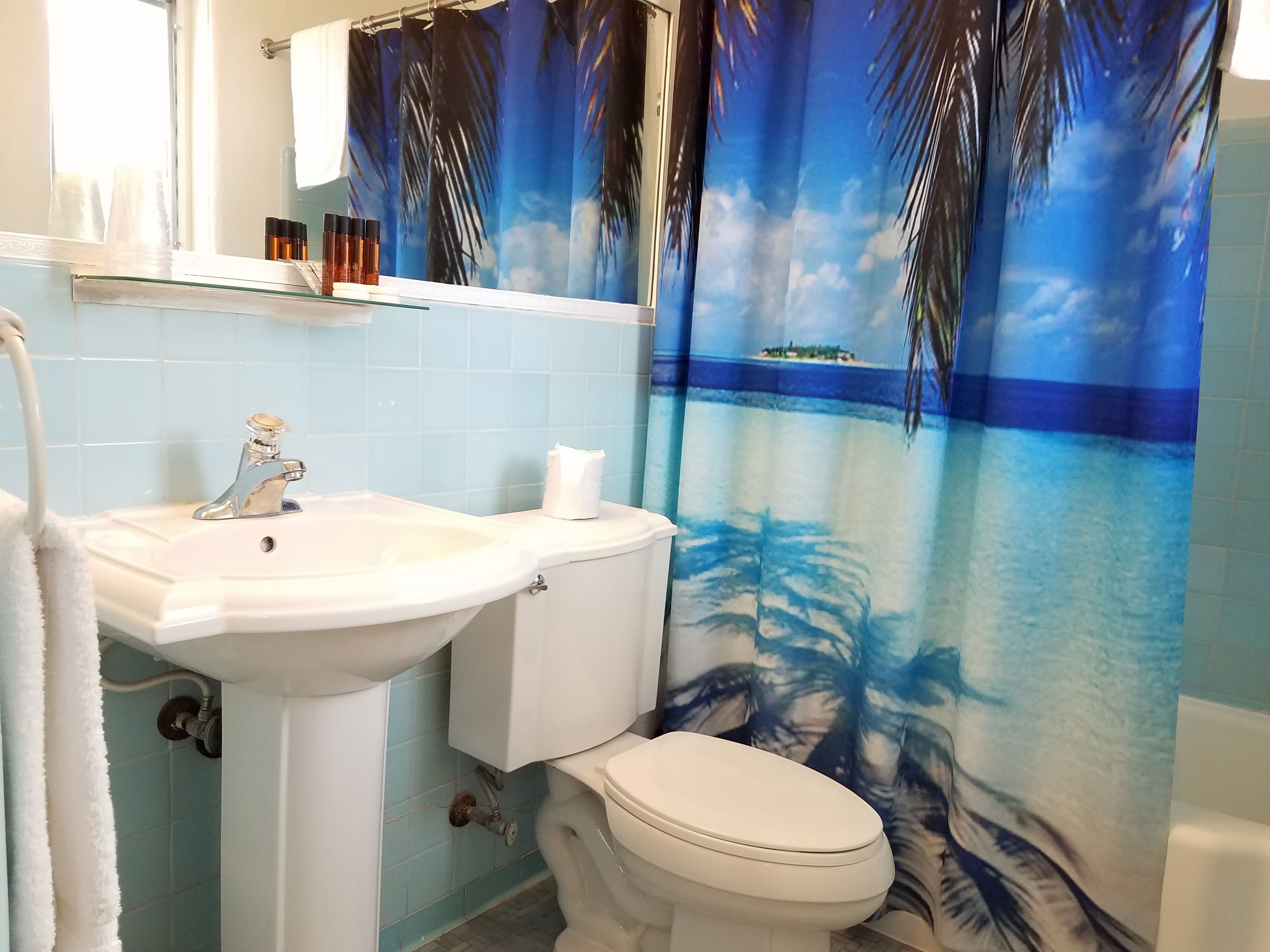 queen suite #6, full kitchen, ground floor, pool view, private bathroom | bathroom | shower, free toiletries, hair dryer, towels