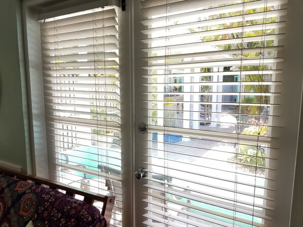 King Suite #1, Full Kitchen, Ground Floor, Pool View, Private Bathroom | Room amenity - Alexander Palms Court (Key West)