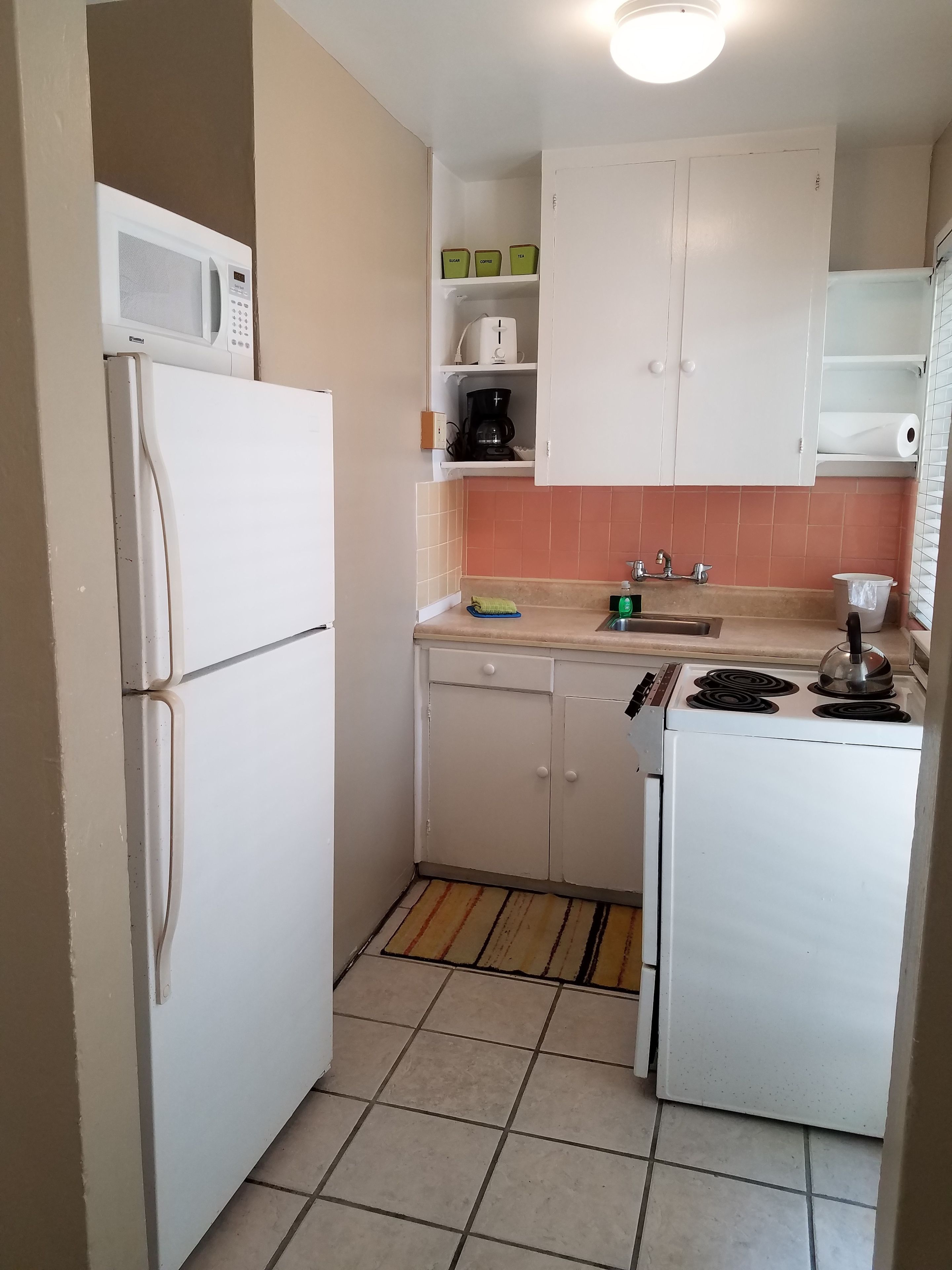 queen suite #7, full kitchen, ground floor, pool view, private bathroom | microwave