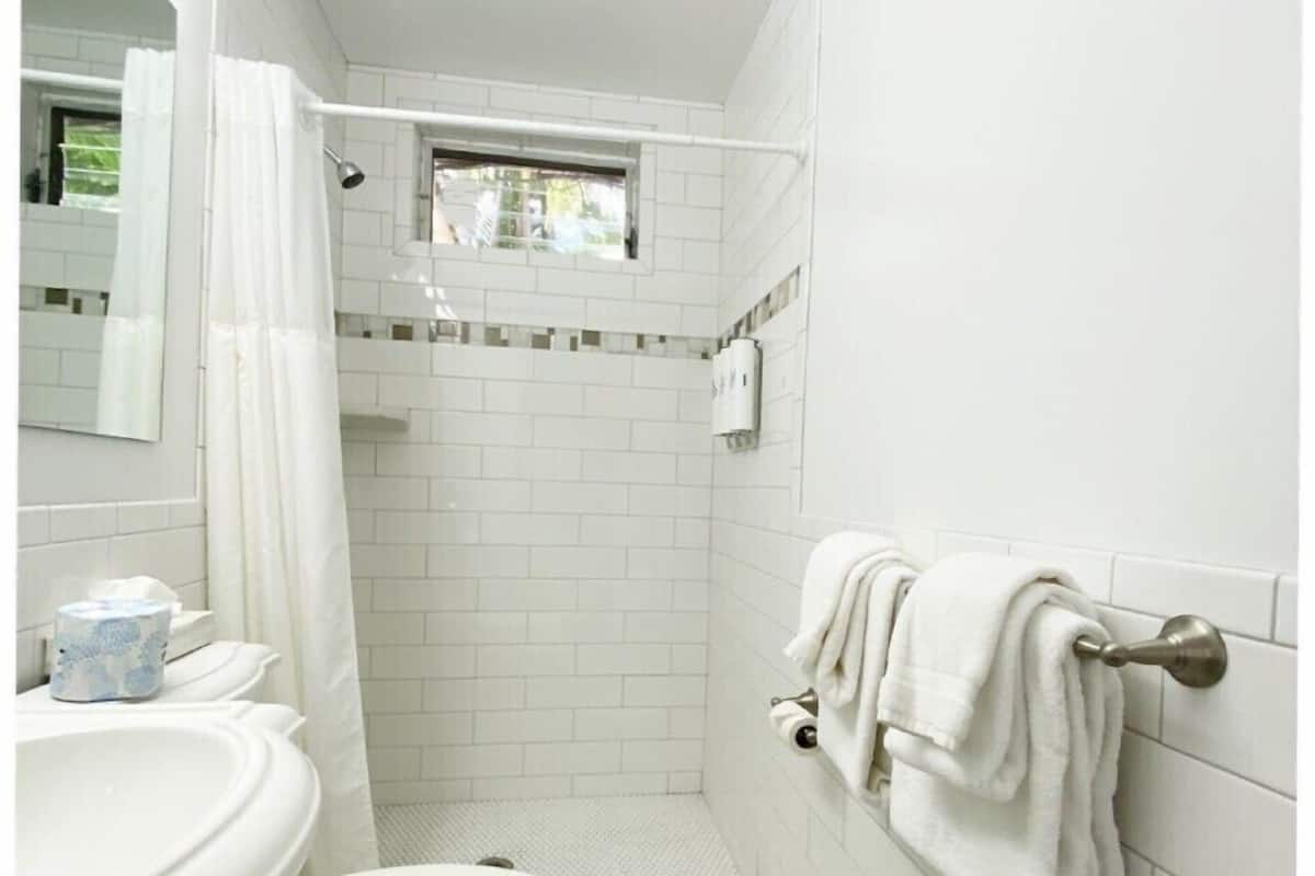 Queen Studio #9, Full Kitchen, Ground Floor, Pool View, Private Bathroom | Bathroom