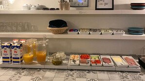 A breakfast buffet with various food items and beverages. - Hotell Värend (Växjö)
