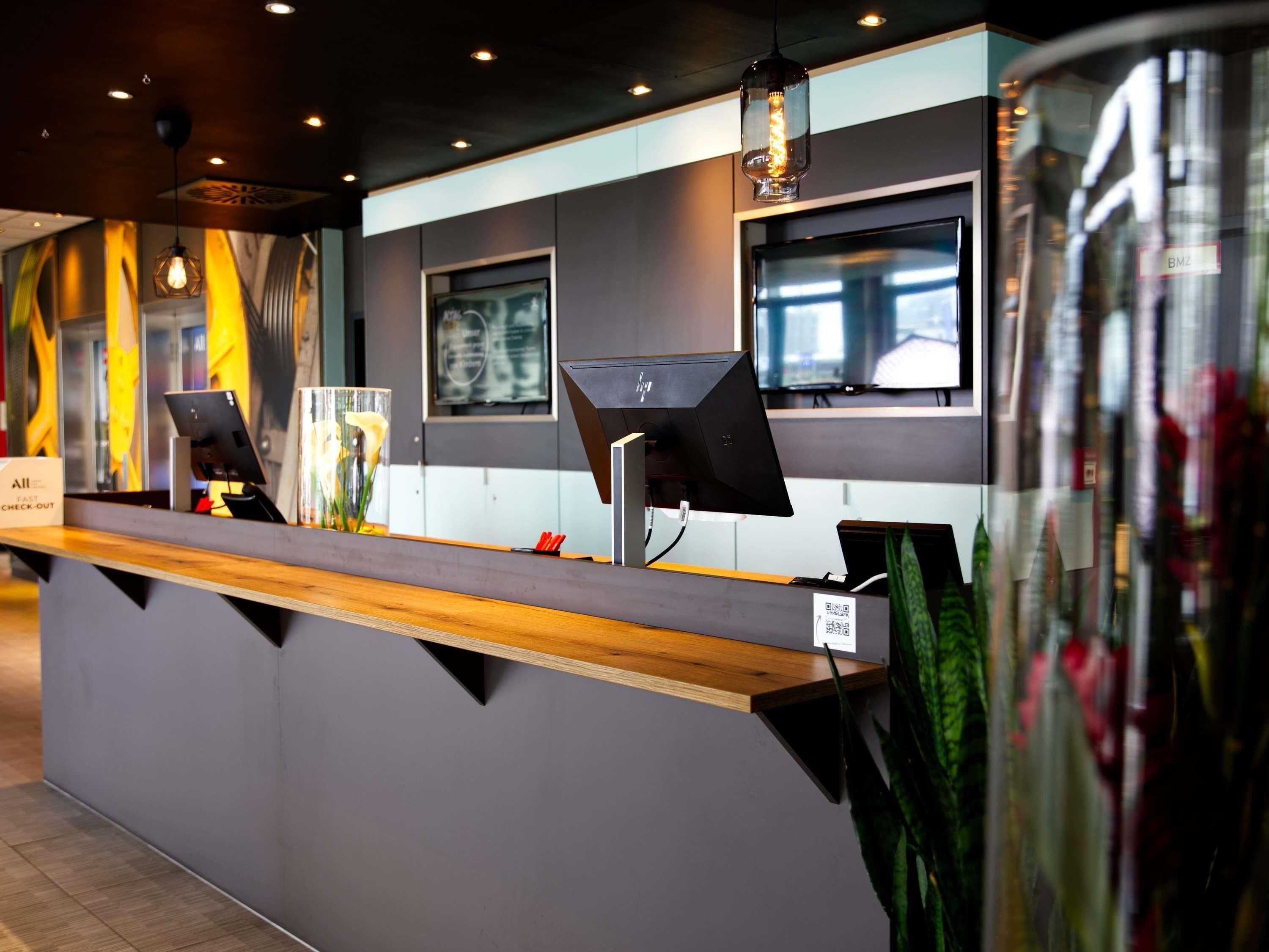 Standaard kamer, 1 tweepersoonsbed | Een bureau, verduisterende gordijnen, geluiddichte muren