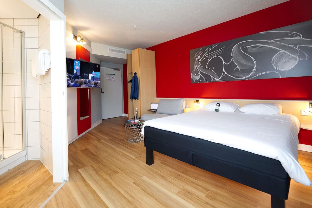 Superior Room, 1 Double Bed | 1 bedroom, desk, blackout drapes, soundproofing