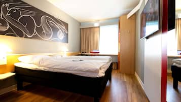 Standard Room, 1 Double Bed | 1 bedroom, desk, blackout drapes, soundproofing