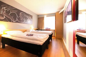 Standard Twin Room, 2 Twin Beds | 1 bedroom, desk, blackout drapes, soundproofing