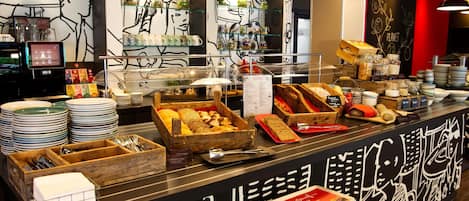 Buffet déjeuner (18 EUR par personne)