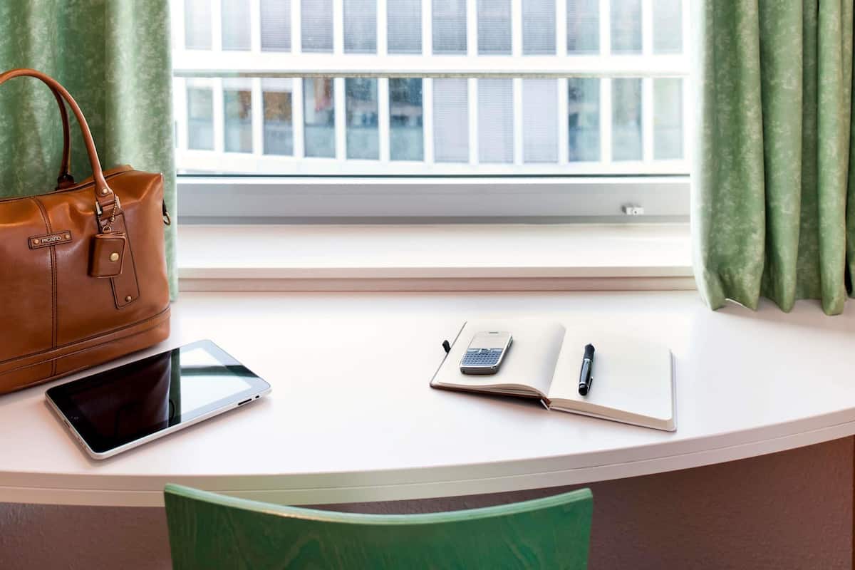 1 bedroom, desk, blackout curtains, soundproofing