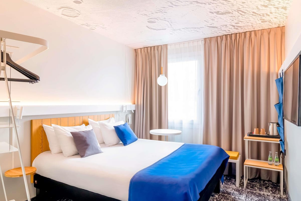 Desk, iron/ironing board, free WiFi, bed sheets