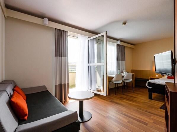 Junior Suite, 1 Double Bed with Sofa bed, Balcony | Desk, iron/ironing board, free WiFi, bed sheets