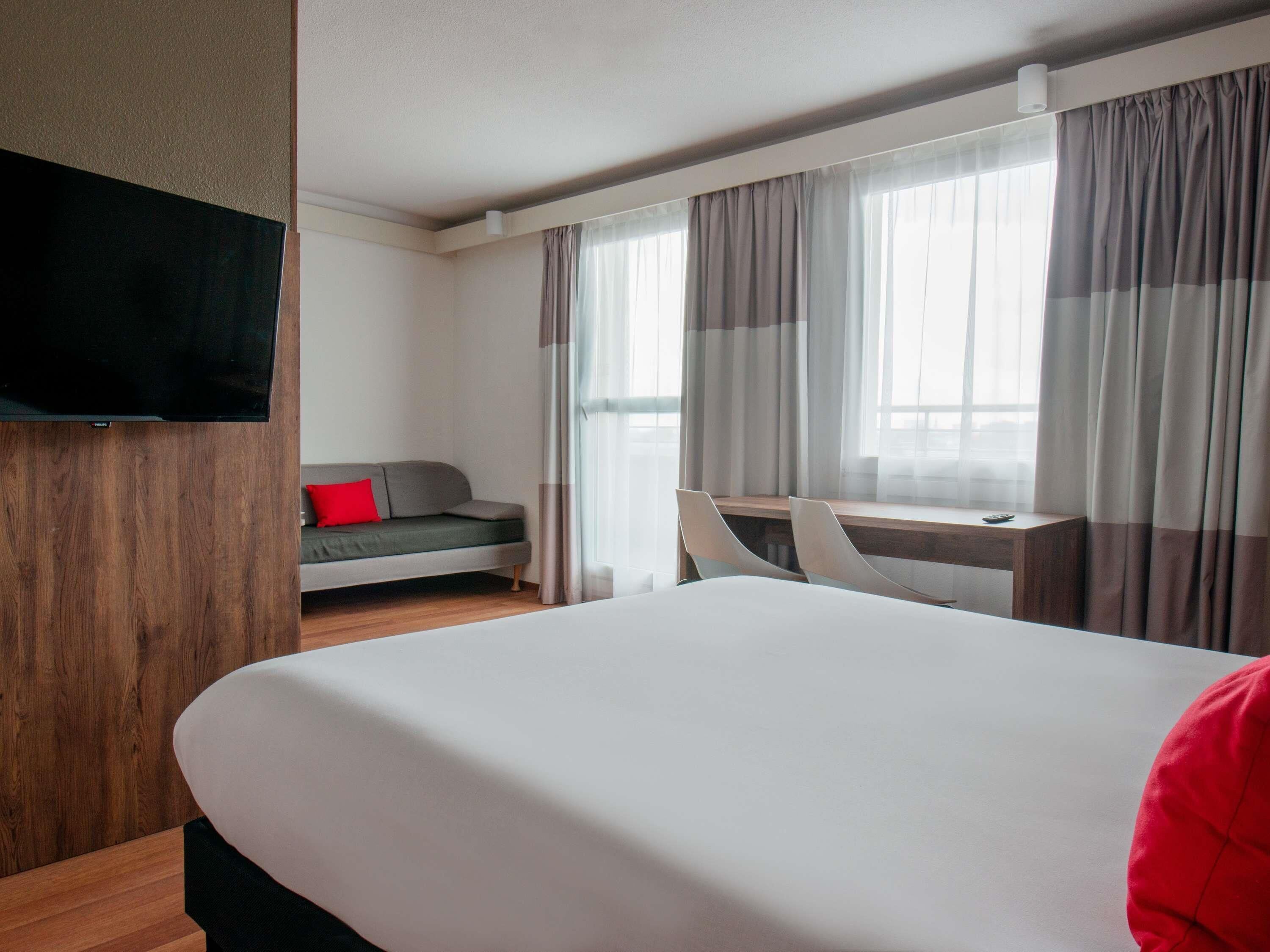 Suite – junior, 1 dobbeltseng med sovesofa, balkong | Skrivebord, strykejern/-brett, wi-fi (inkludert) og sengetøy