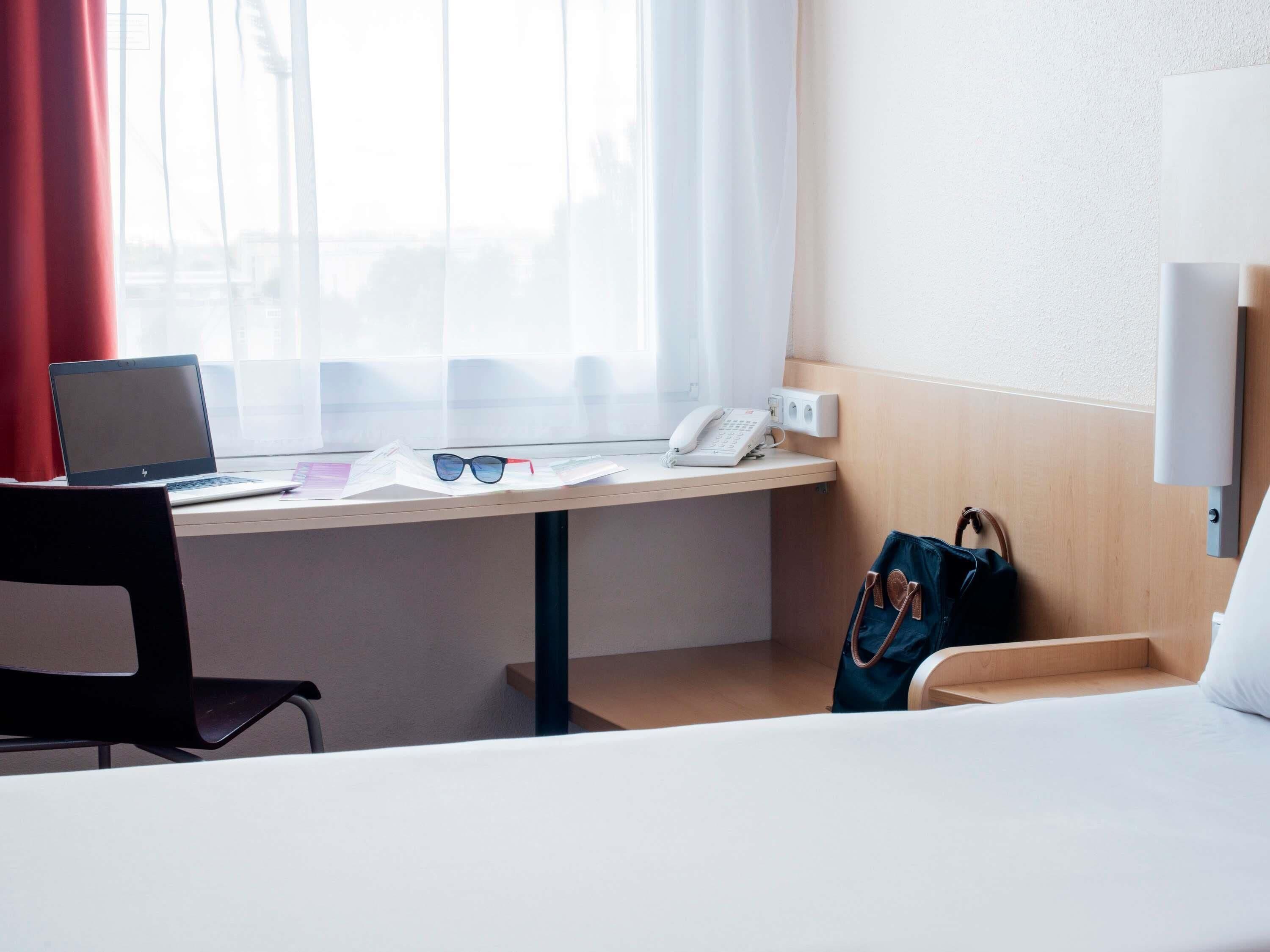 Standard Room, 1 Double Bed | Desk, iron/ironing board (on request), WiFi (free), bed sheets