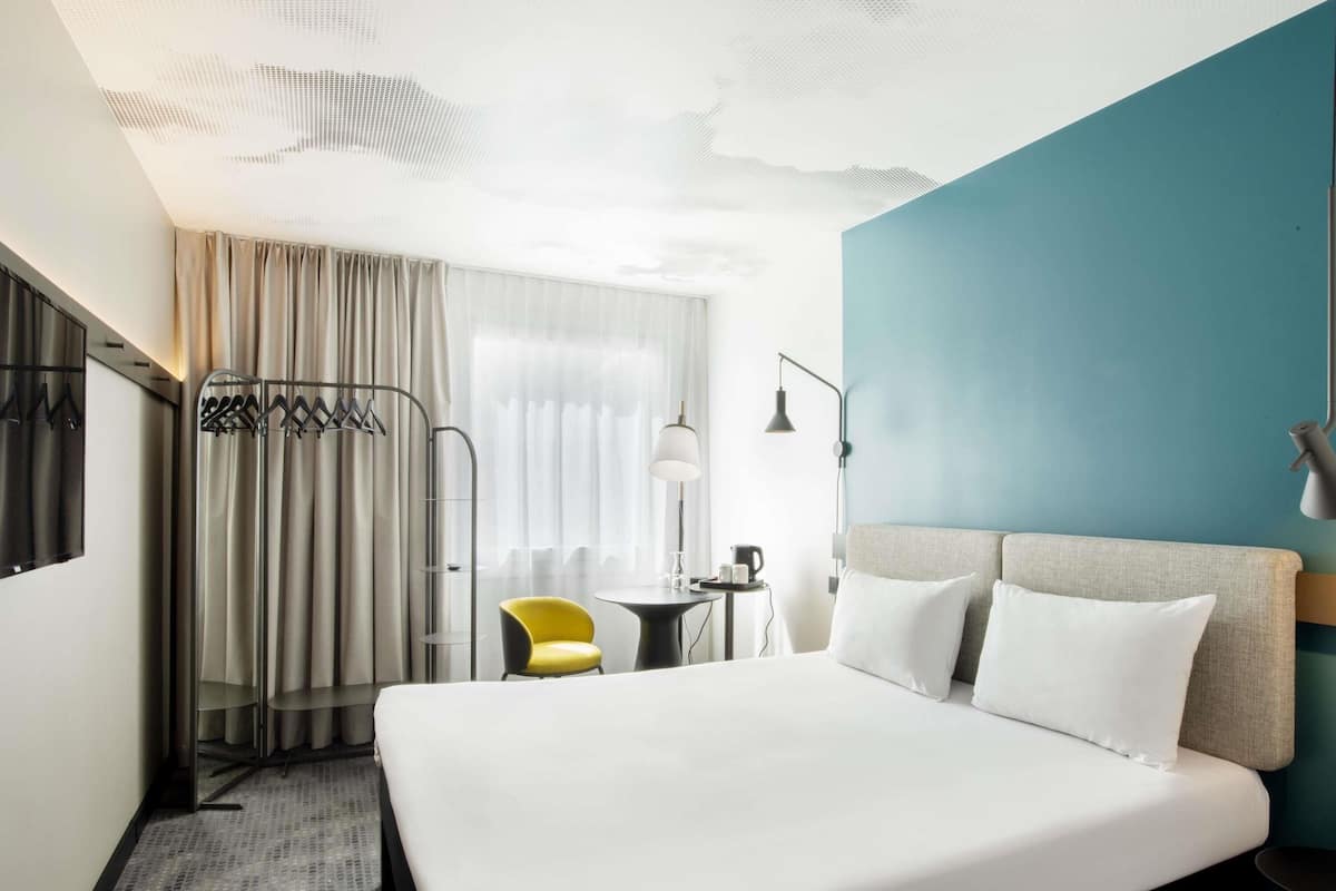 Premium Room, 1 Double Bed | Desk, iron/ironing board, free WiFi, bed sheets
