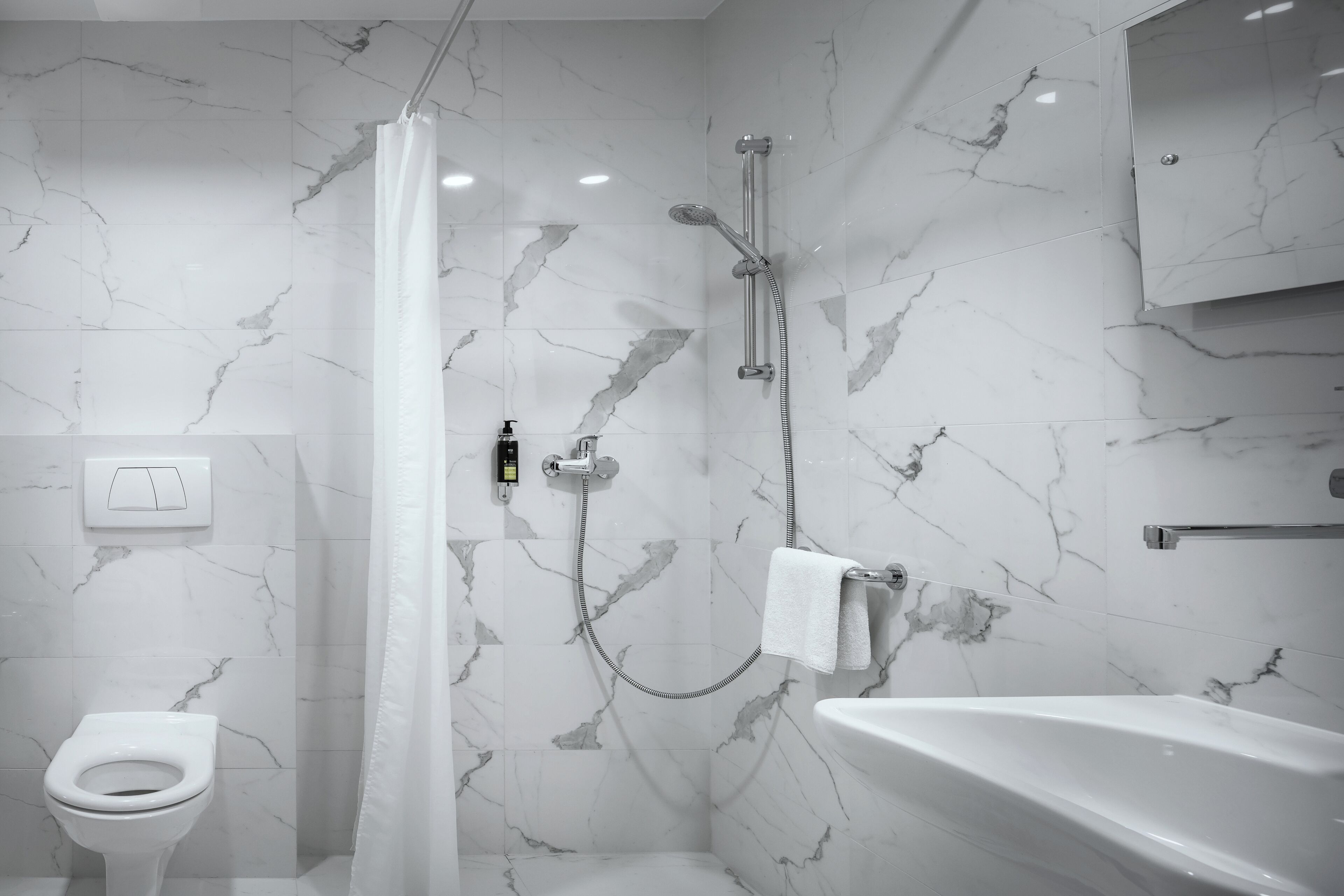 standard double or twin room | minibar, in-room safe, desk, laptop workspace