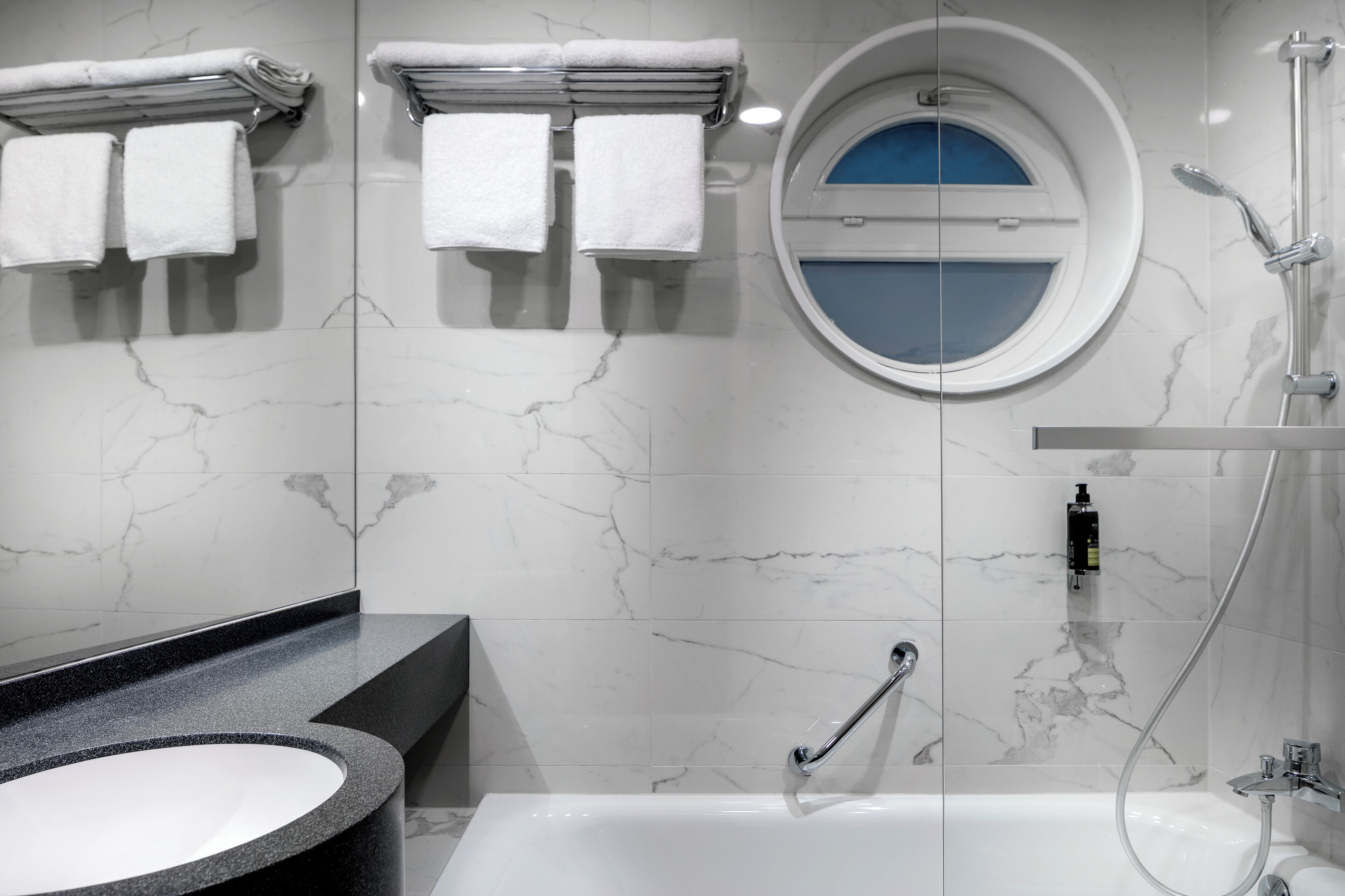 minibar, in-room safe, desk, laptop workspace