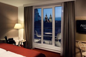 Quarto superior, sacada | Frigobar, cofres nos quartos, escrivaninha