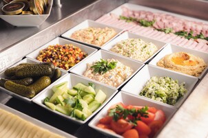 Colazione a buffet a pagamento, servita tutte le mattine 