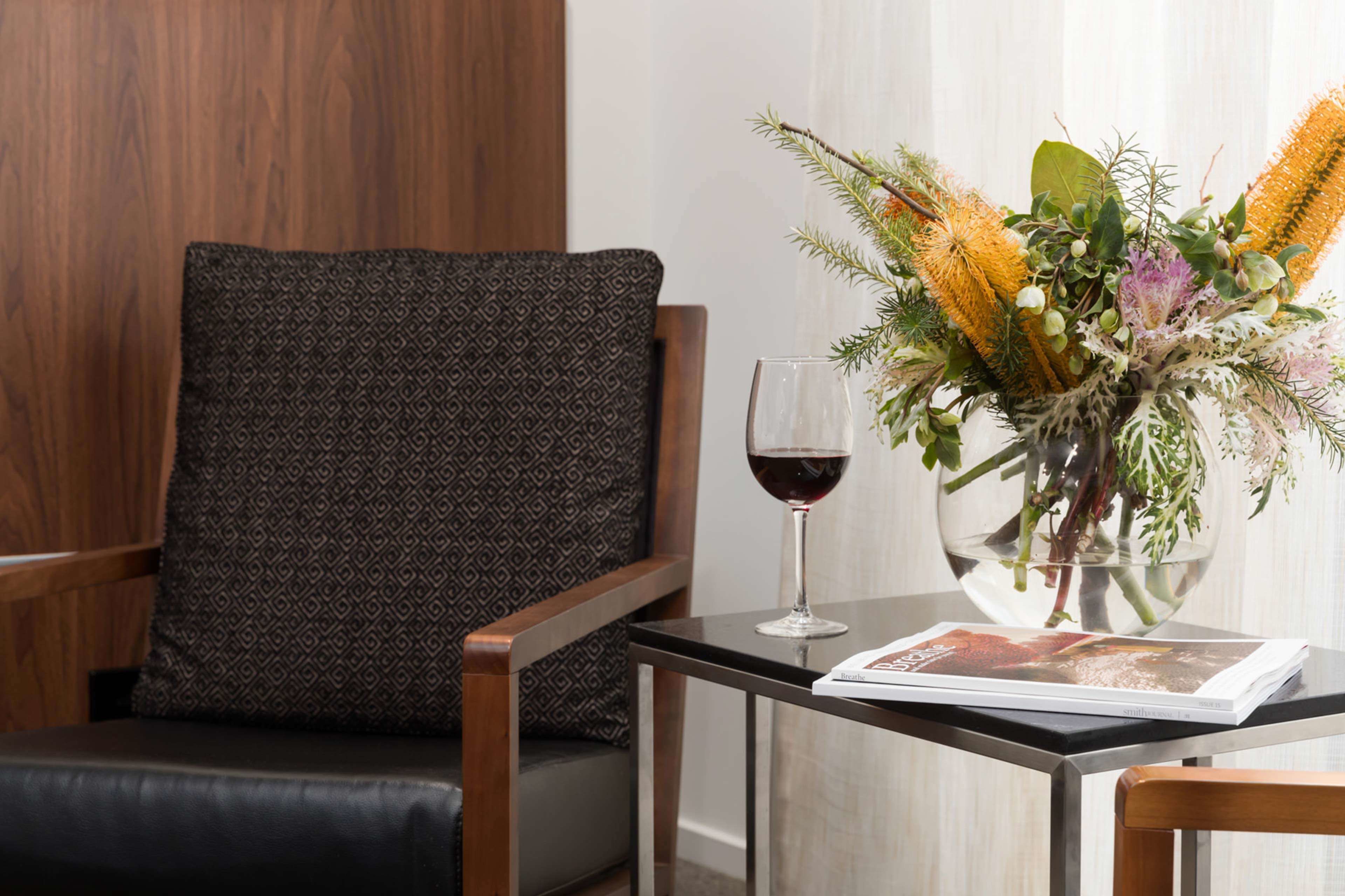 superior king room | 1 bedroom, minibar, in-room safe, desk