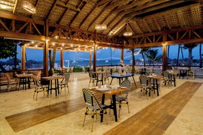 14 restaurants, breakfast, lunch, dinner served; international cuisine - Sunscape Coco Punta Cana - All Inclusive (Punta Cana)