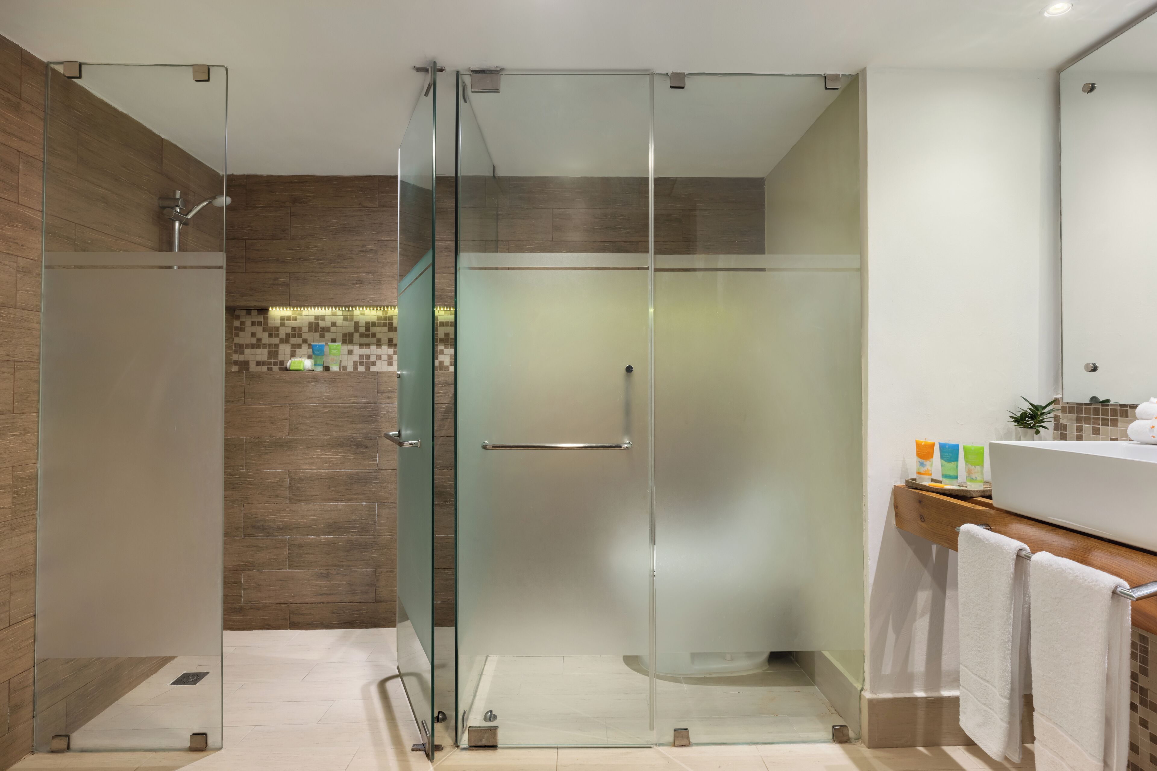 family suite, 3 bedrooms (sun club, tropical view) | bathroom | free toiletries, hair dryer, towels