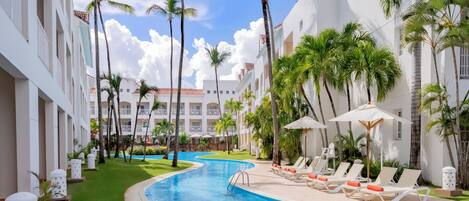 6 outdoor pools, open 9:00 AM to 7:00 PM, pool umbrellas, sun loungers