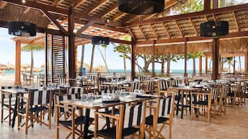 14 restaurantes, café da manhã, culinária internacional