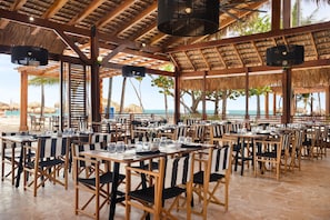 14 restaurants, breakfast, lunch, dinner served; international cuisine