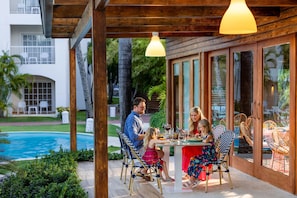 14 restaurants, spécialités Cuisine internationale
