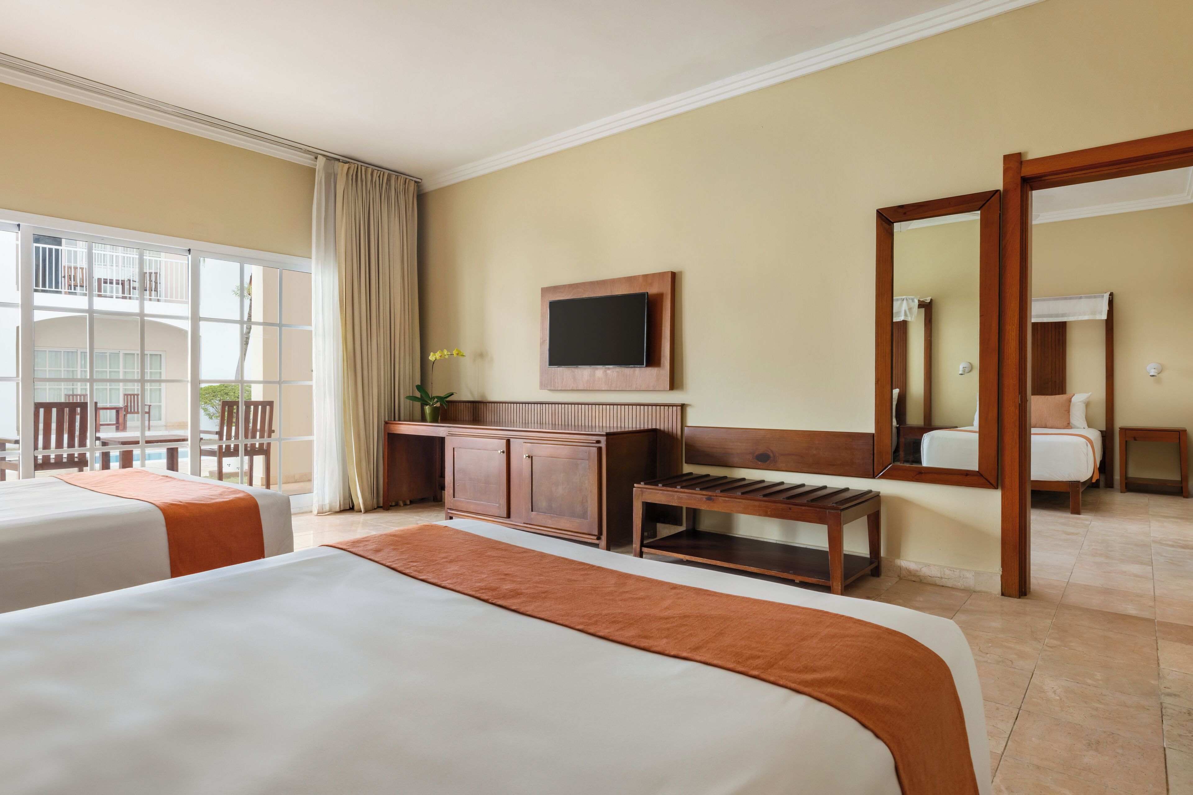 Deluxe Family Room | Free minibar items, in-room safe, desk, blackout curtains