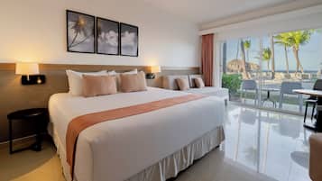 Superior Deluxe Ocean View King | Artículos del minibar gratis y caja de seguridad en la habitación