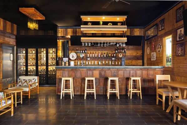 10 bars/lounges, 3 beach bars, swim-up bar, poolside bar