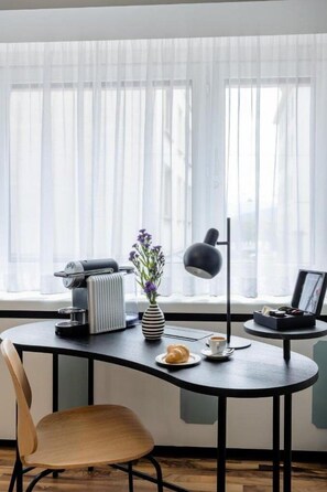In-room safe, free WiFi, bed sheets