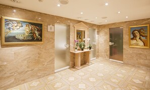 المنشأة من الداخل