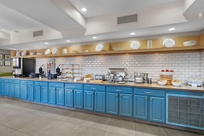 Free daily buffet breakfast - Country Inn & Suites by Radisson, Myrtle Beach, SC (Myrtle Beach)