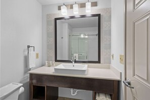 Shower, free toiletries, hair dryer, towels - Country Inn & Suites by Radisson, Myrtle Beach, SC (Myrtle Beach)