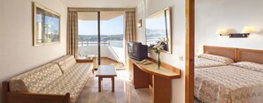 Appartement, vue sur la mer | Bureau, fer et planche à repasser, lit de bébé (gratuit)