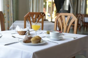 Morgenmadsbuffet mod et gebyr