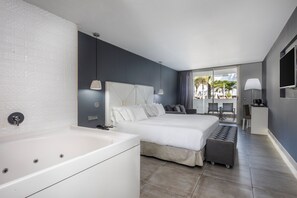 Premium bedding, minibar, desk, blackout drapes