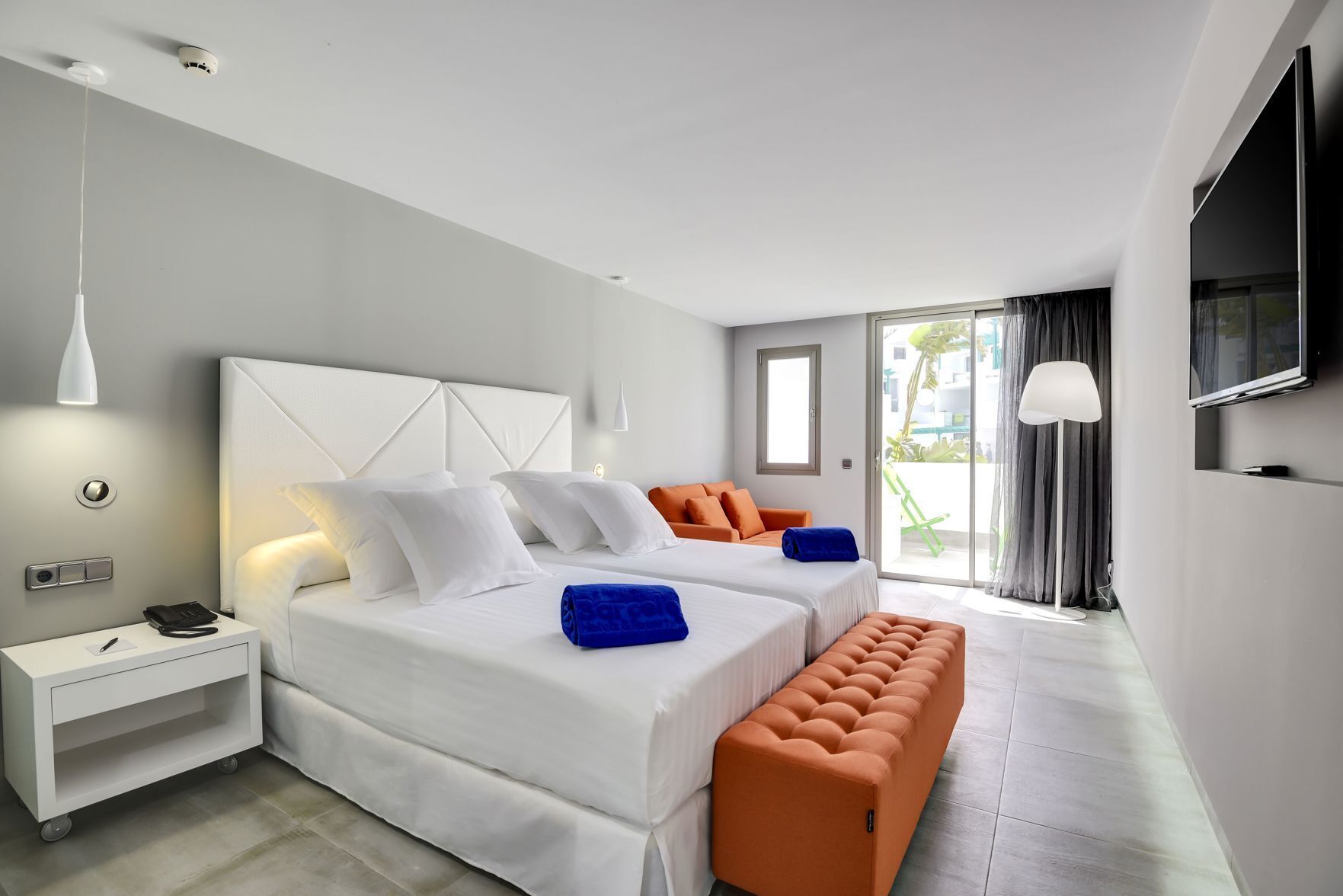 Ropa de cama de alta calidad, minibar, escritorio y cortinas blackout 