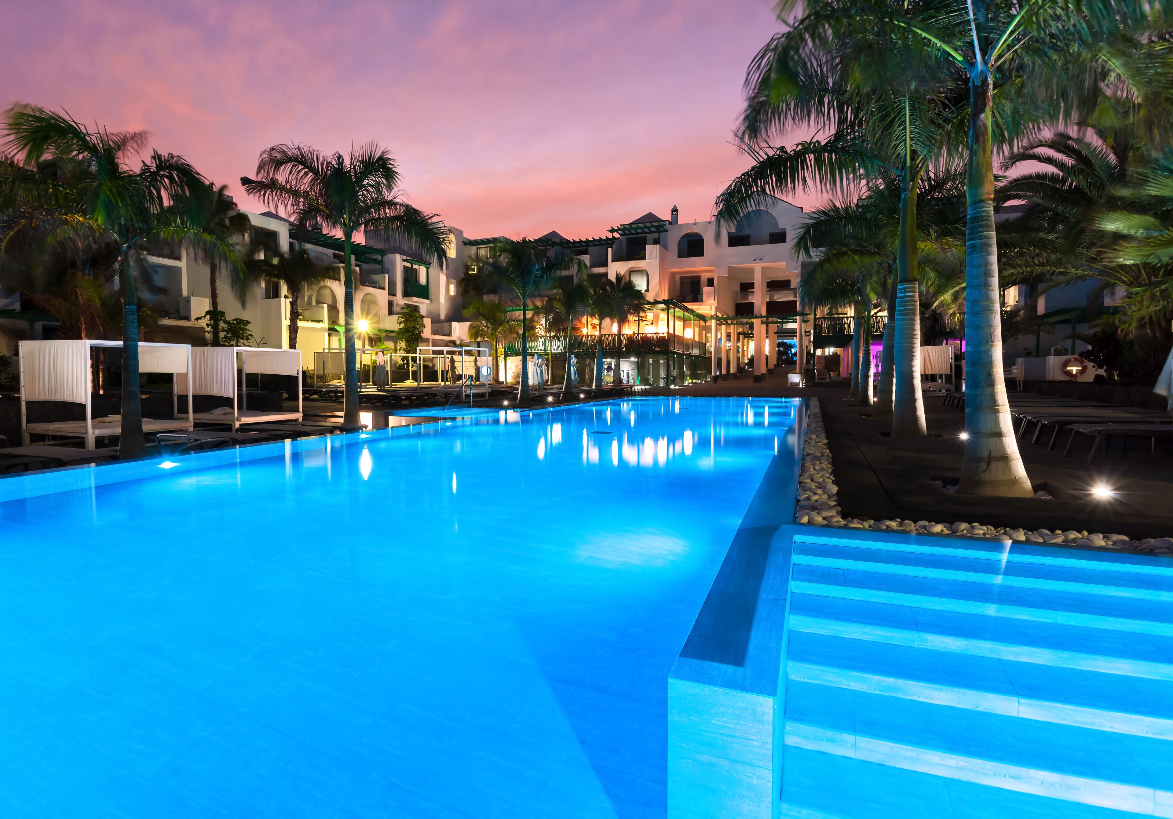 2 outdoor pools, pool umbrellas, sun loungers