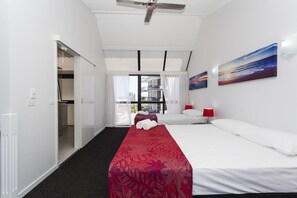 1 Bedroom Split Level Lux Apartment | 1 bedroom, in-room safe, iron/ironing board, cots/infant beds - Broadbeach Travel Inn Apartments (Broadbeach)