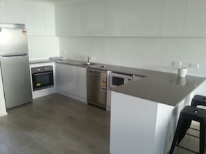 Superior Apartment, 2 Bedrooms | 1 bedroom, in-room safe, iron/ironing board, cribs/infant beds - Broadbeach Travel Inn Apartments (Broadbeach)