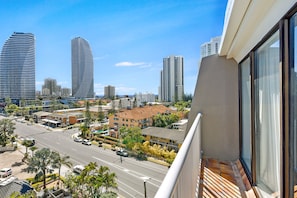 Terrace/patio - Broadbeach Travel Inn Apartments (Broadbeach)