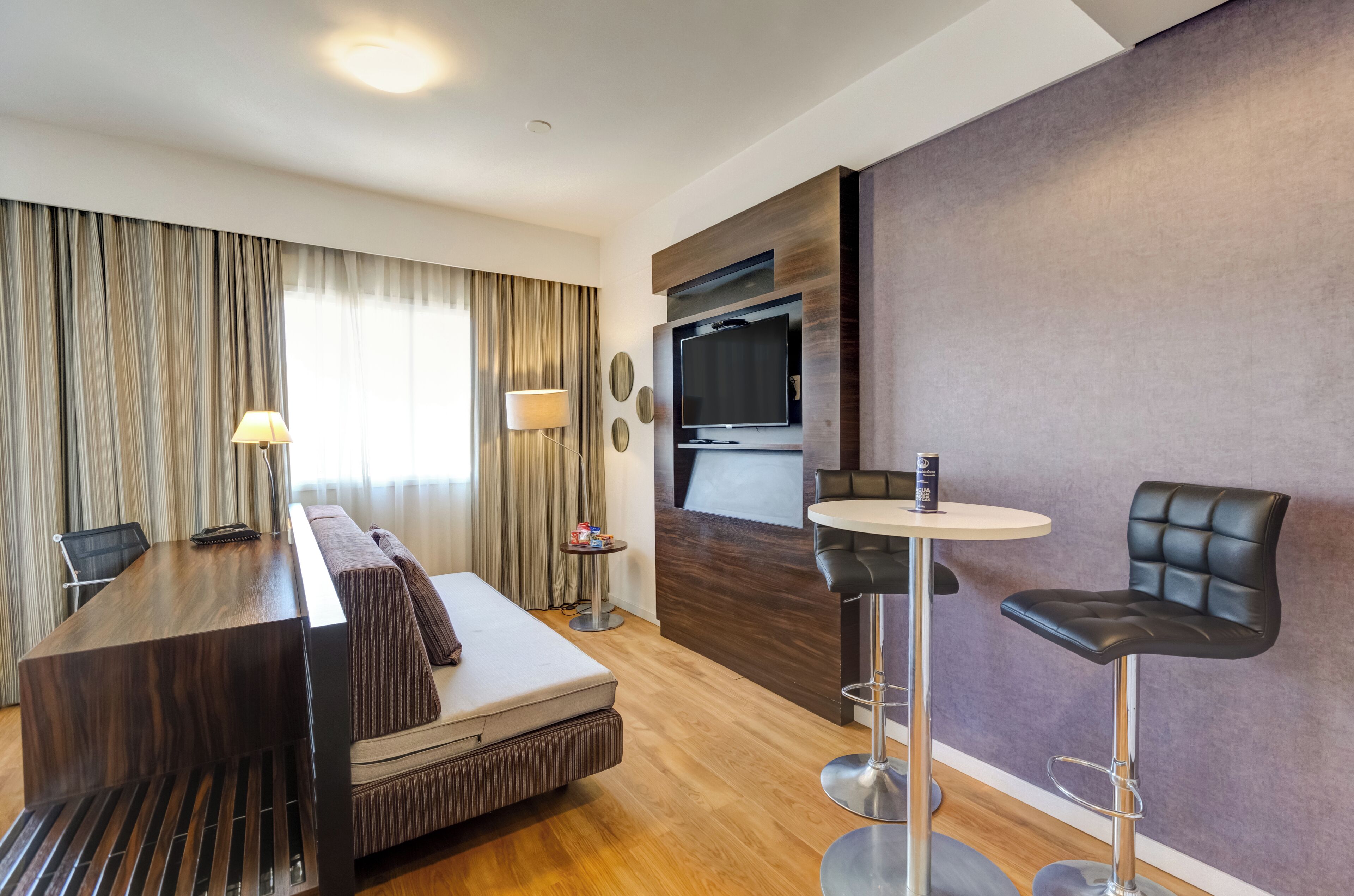 deluxe double room | minibar, in-room safe, desk, blackout curtains