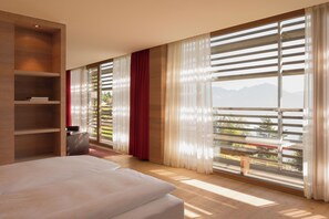 Ropa de cama hipoalergénica, edredón y minibar 