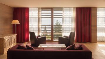 30-inch TV with digital channels, heated floors, computer monitors