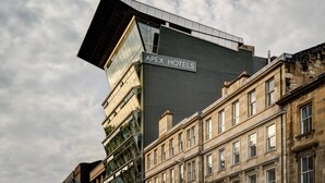 A modern building with a sign for Apex Hotels. - Apex City of Glasgow Hotel (Glasgow)